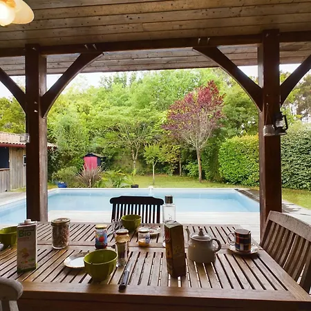 Hébergement de vacances - Maison Au Calme Avec Piscine - 8 Pers *