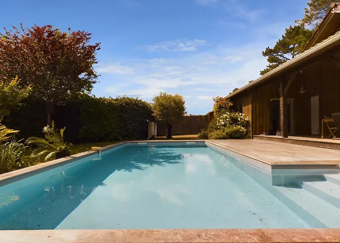 Piscine Et Serenite Pour Votre Sejour A Дом отдыха Лантон